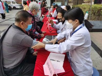 學(xué)雷鋒，迎三八——黃河科技學(xué)院附屬醫(yī)院大型義診與健康咨詢活動紀(jì)實